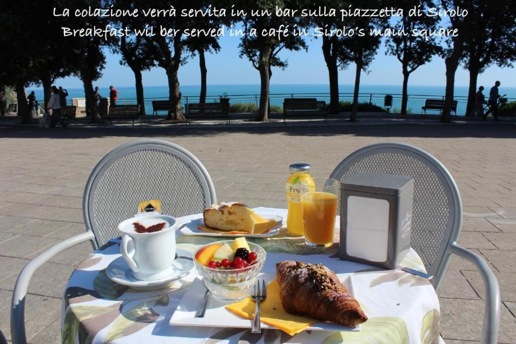 Amare Sirolo Bed and Breakfast Buitenkant foto