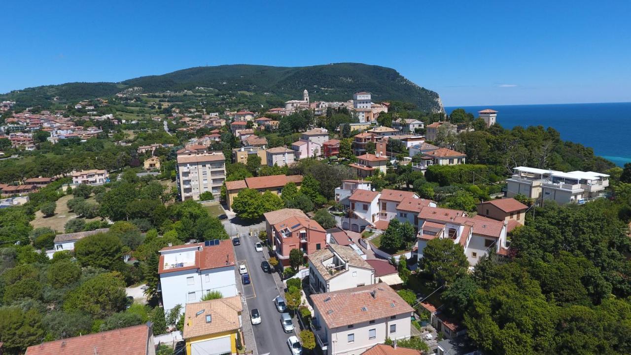 Amare Sirolo Bed and Breakfast Buitenkant foto